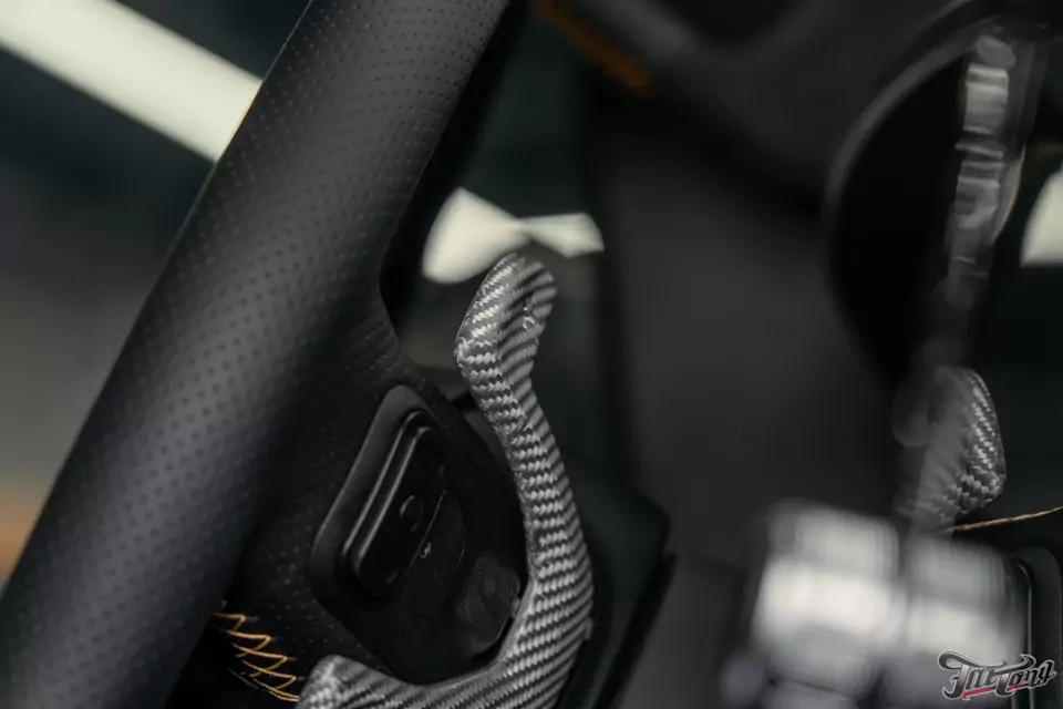 Что мы сделали с RAM TRX Hennessey Mammoth 1000?! Часть 5: процесс пошива, готовый салон и ремни безопасности